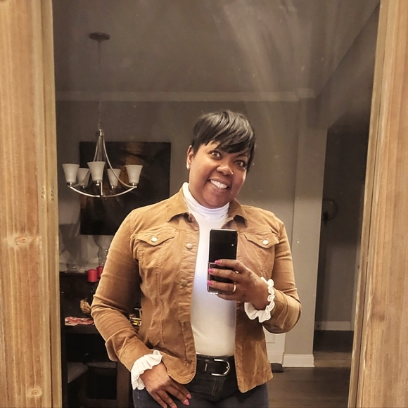 Meet your Posher, Debbrina - Picture 1 of 1